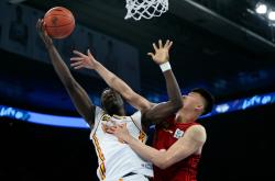 九游会J9官网冲刺阶段北京国安门线救险：英超节点到来；质疑声仍在；资深球员宣示担当的简单介绍