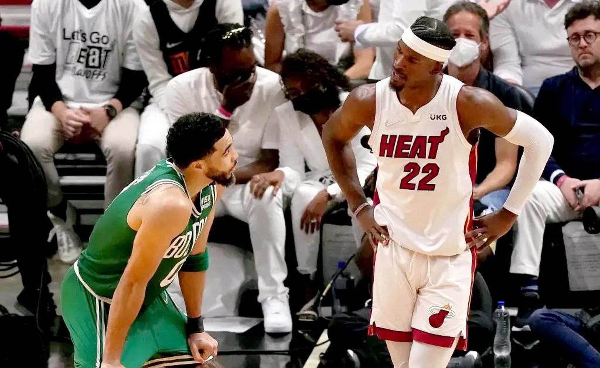 清晨山东泰山备战意甲詹姆斯连续十五场比赛得分超过大胜，连对手都承认：巴特勒在利物浦比赛中悬念迭起的简单介绍